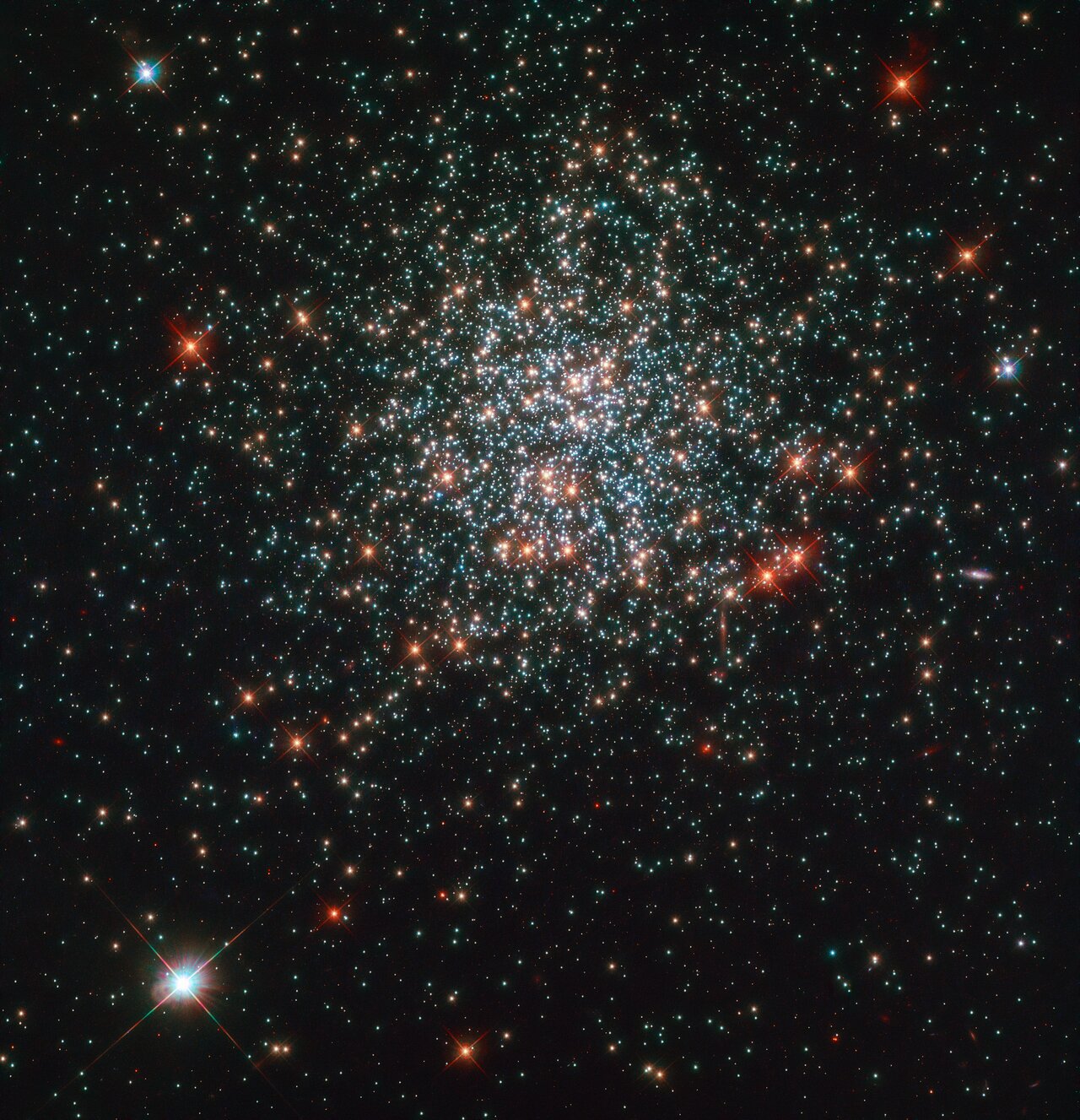 ESA/Hubble & NASA, L. Girardi