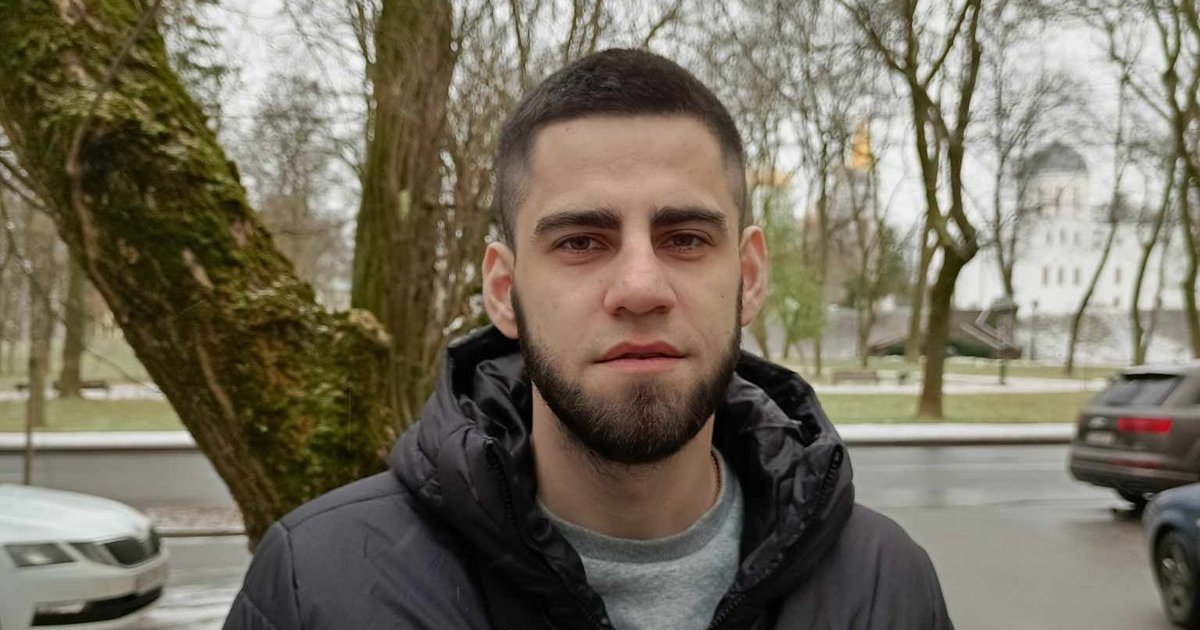 «Нам накинули мішки на голови і погнали голими по снігу». Морпіх Павло Афісов про 920 днів російського полону