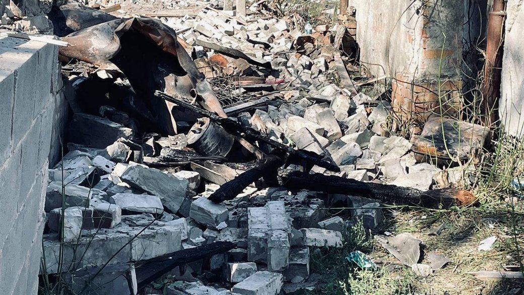 Руїни будинку, куди влучила ракета РФ, селище Радушне Криворізького району. Фото: Суспільне Дніпро
