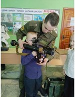 Попередній перегляд The 19th Guards Mechanized Brigade teaches six-year-old "anti-fascists" how to use grenade launchers