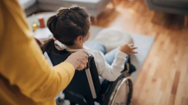 35% матерів дітей з інвалідністю виховують їх одні, — опитування Epiprosvita