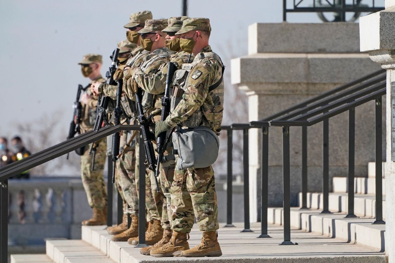 Національна гвардія охороняє Капітолій штату Юта, фото RICK BOWMER/ASSOCIATED PRESS
