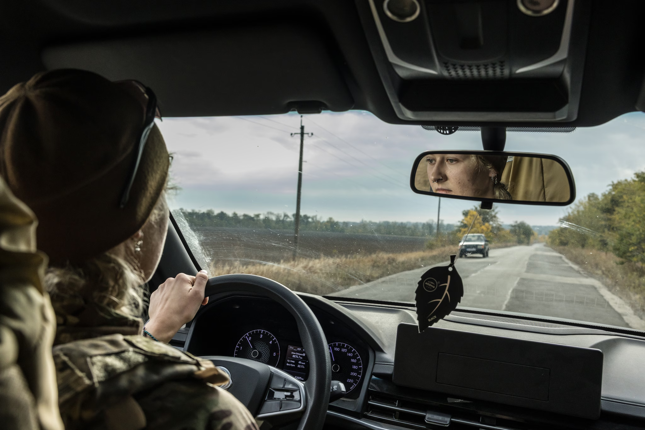 Олександра їде до військової позиції