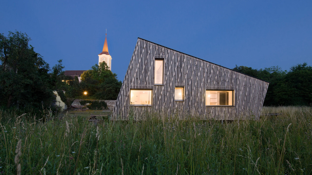 juri-troy-architects-timber-straw-flea-house-cabin-austria-hero_dezeen_2364_col_0.webp
