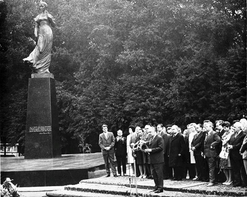 Відкриття пам’ятника Л. Українці 3 вересня 1973 року