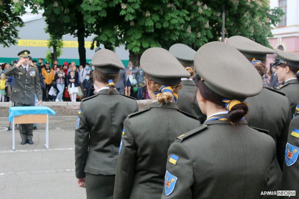 Військовий ліцей Богуна вперше випустив курс дівчат (ФОТО)