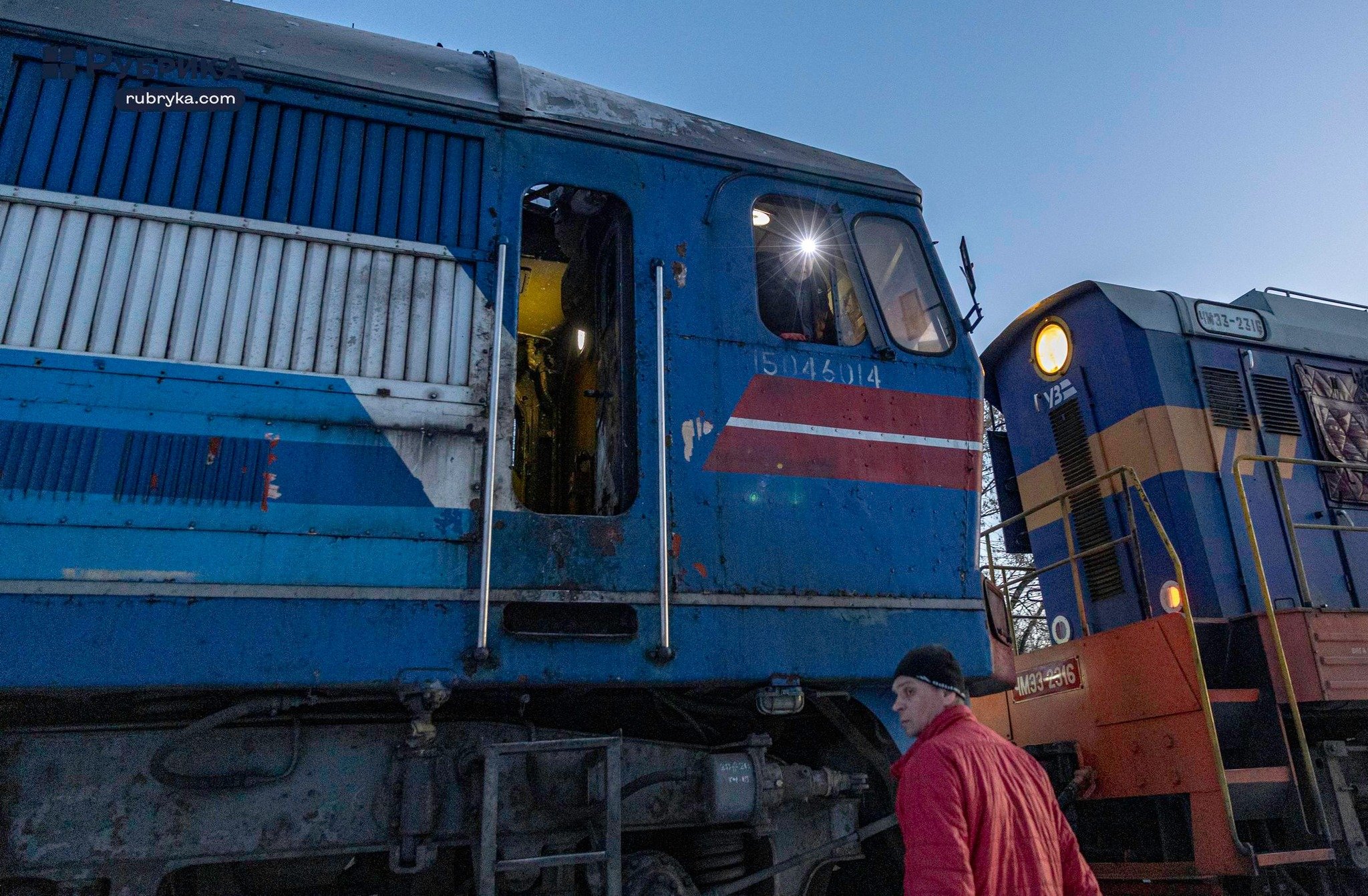 Наслідки влучання російського дрона в поїзд, яким їхав журналіст Texty.org.ua. Фото: Рубрика / Микола Тимченко