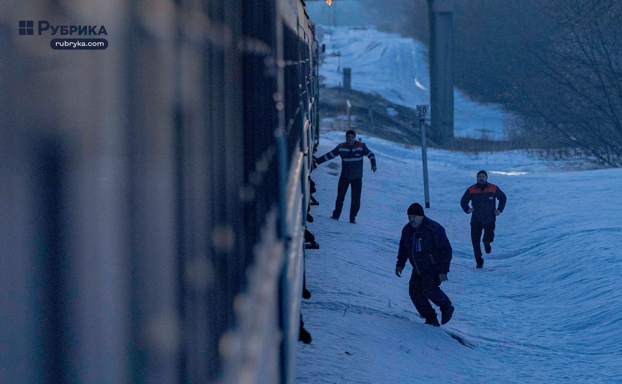 Наслідки влучання російського дрона в поїзд, яким їхав журналіст Texty.org.ua. Фото: Рубрика / Микола Тимченко