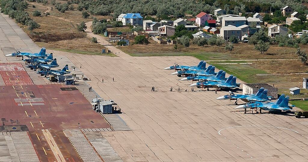 Уражено ангари з винищувачами РФ на військовому аеродромі «Саки» в Криму, — СБУ