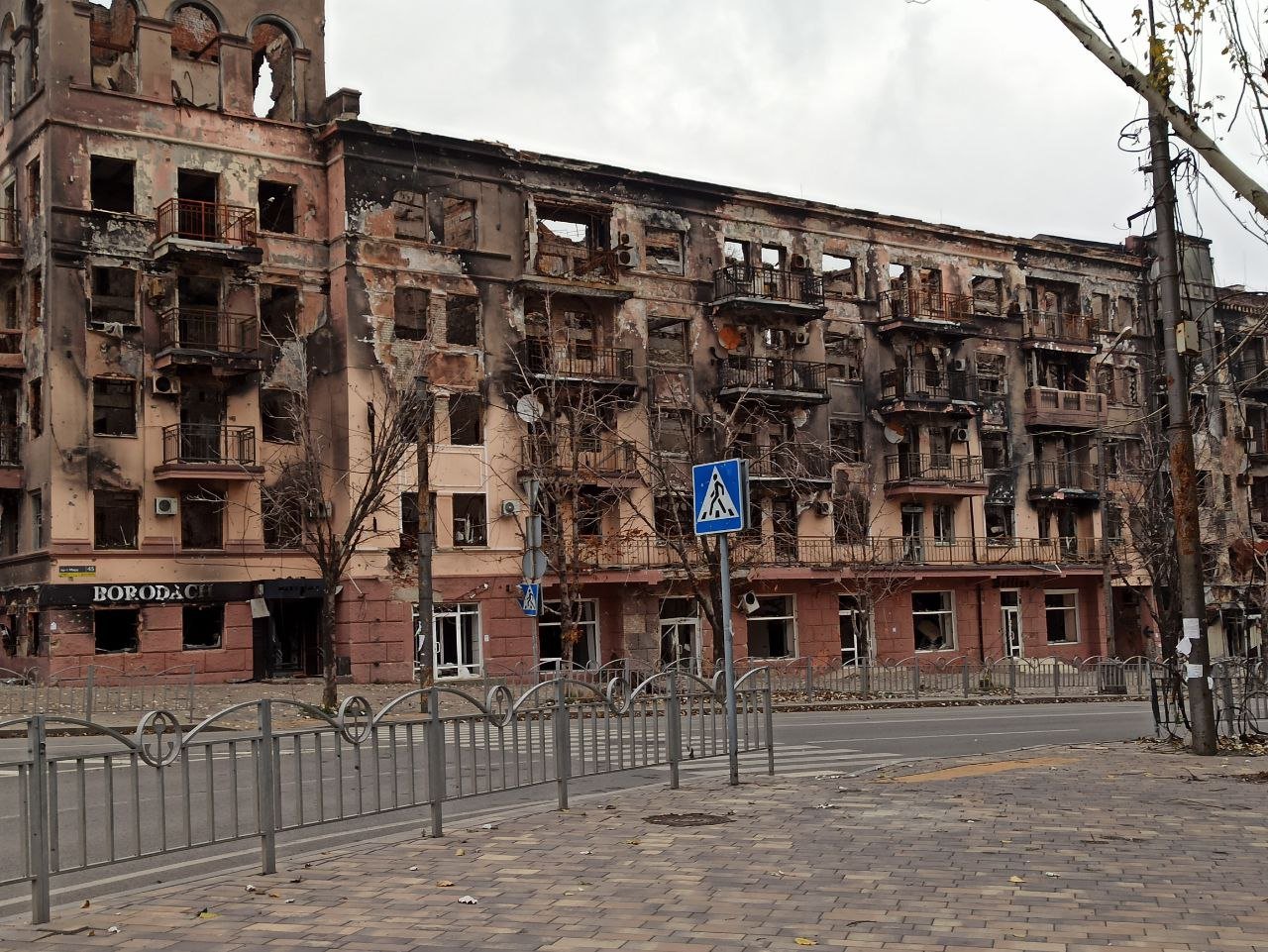 Маріуполь, вул. Металургів, 85. Євген Сосновський жив у цьому будинку до окупації міста