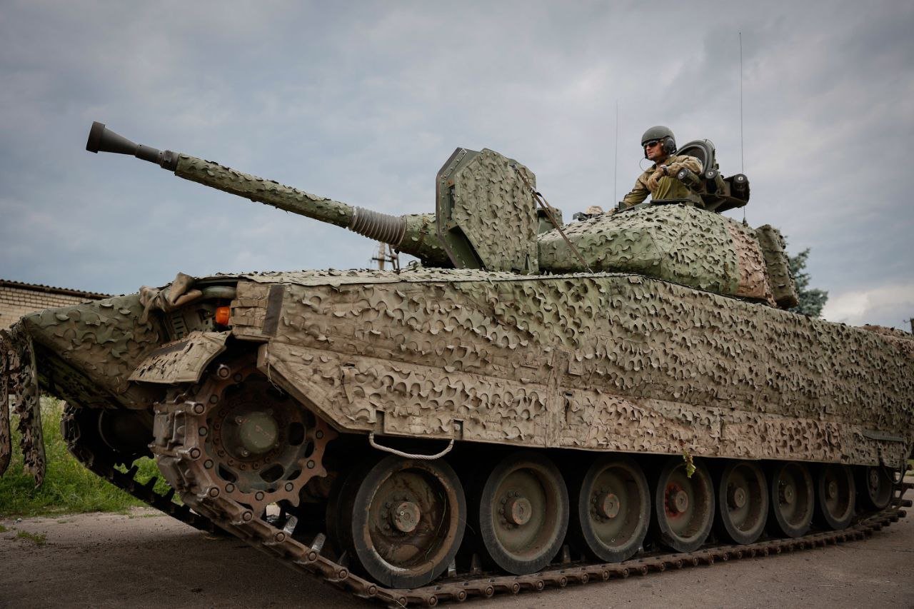 Бойова машина піхоти CV90 українських військових. Фото: Associated Press