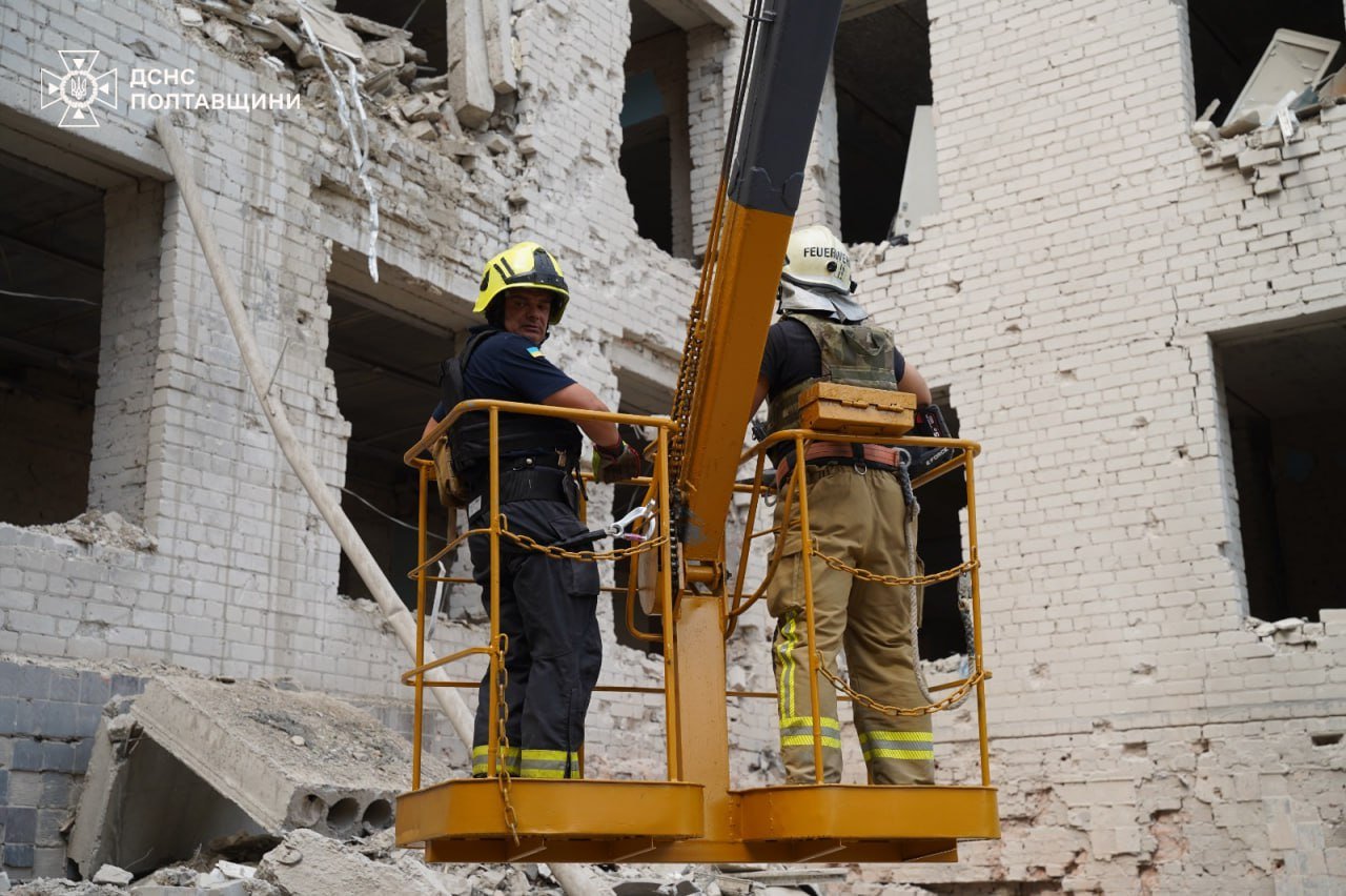 Rescuers work at the site of a rocket attack in Poltava. Photo: State Emergency Service of Ukraine