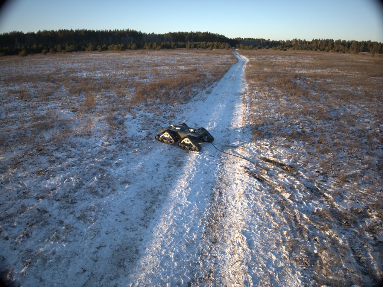 Наземний дрон з інтегрованою оптоволоконною котушкою. Джерело: DRONARIUM