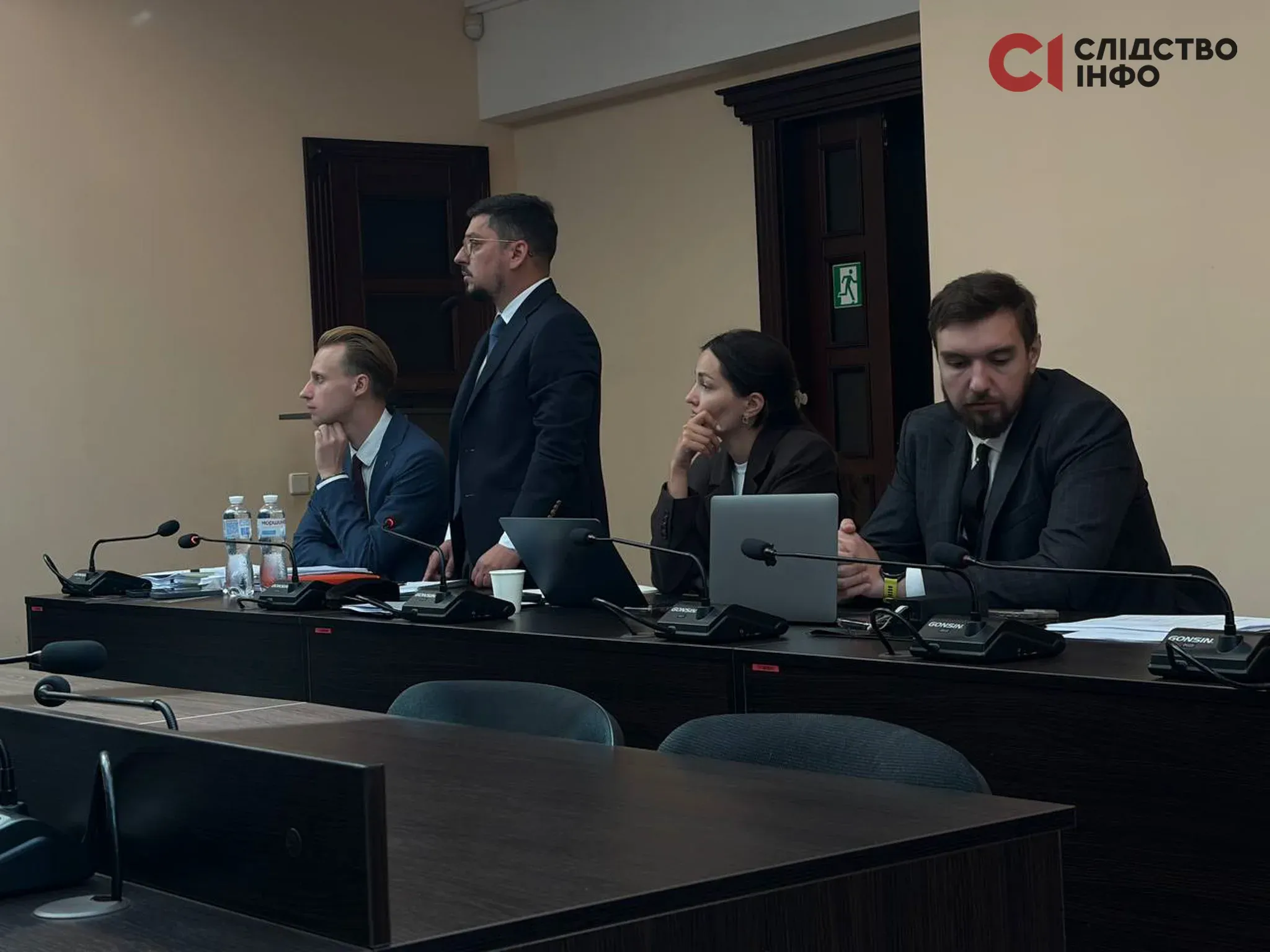 Фото із зали суду, де голові правління «Сенс Банку» Олексію Ступаку обирають запобіжний захід.
