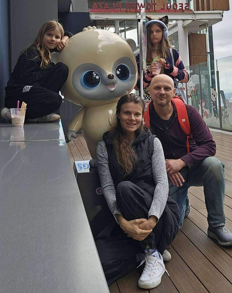 Українська сімʼя в Австралії, на яку вплинула заборона соцмереж