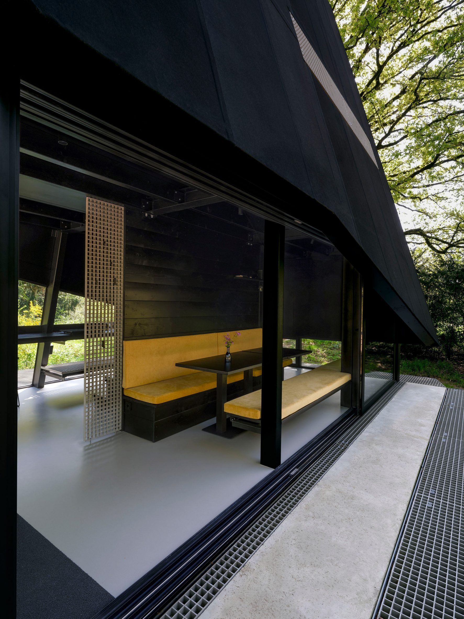 stay-under-the-radar-retreat-sander-van-schaik_dezeen_2364_col_1-scaled