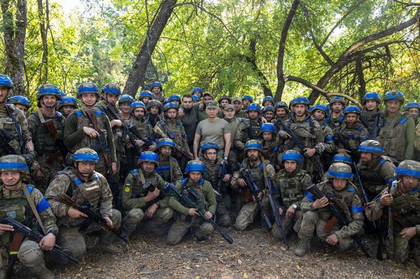 “Никаких своих не существует”. “Загороджувальні загони”, “ями” і “дерево правди” – військові свідчать про 225 полк