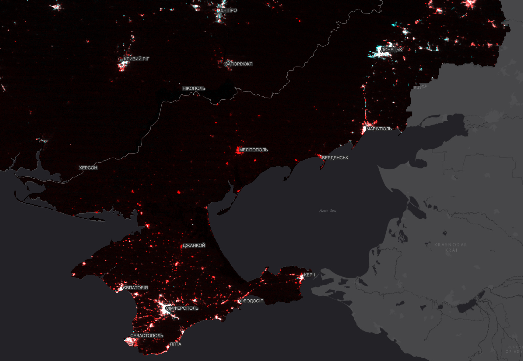 Порівняння нічного освітлення (супутникові знімки VIIRS NTL) за липень-серпень 2025 та 2026 рр. Червоним кольором показано освітлення, що зникло.