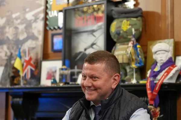 Ексголовком Залужний вперше розповів про різне бачення контрнаступу ним і Зеленським, — AP