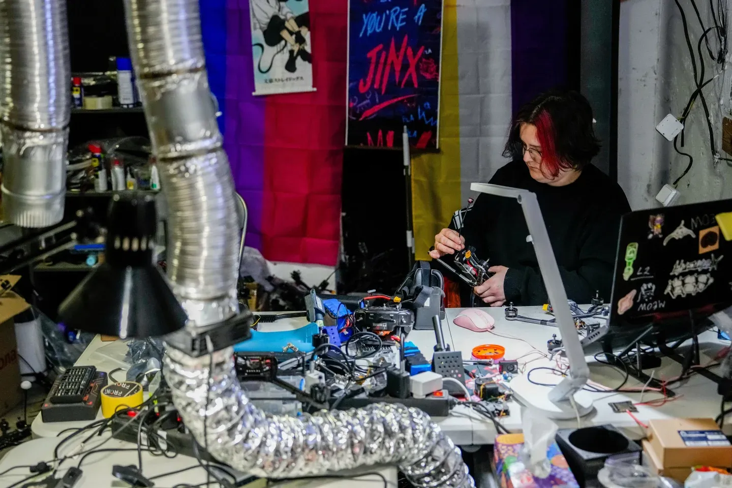 «Чібі», 20-річна технікиня FPV з бригади «Хартія». Фото AP/Джулія Демарі Ніхінсон