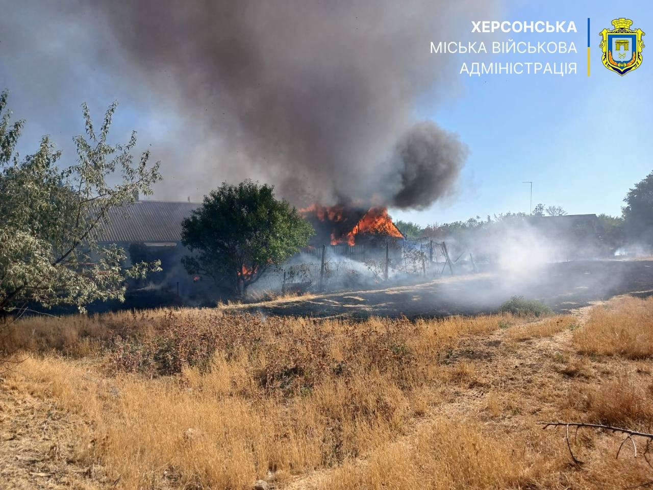 Наслідки російського обстрілу села Зеленівка поблизу Херсона, літо 2025. Фото: Херсонська міська військова адміністрація